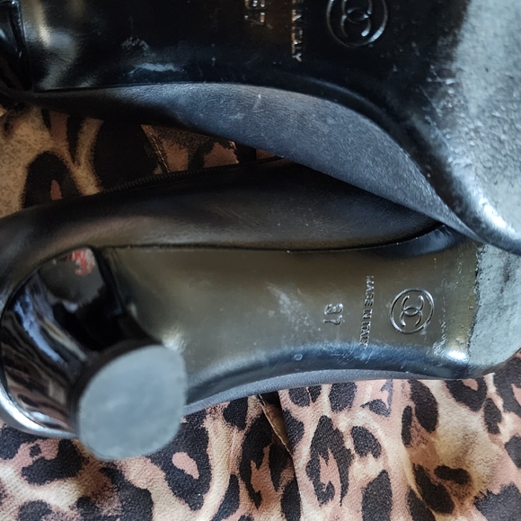 CHANEL LAMBSKIN PATENT CAPTOE PUMPS HEELS CLASSIC 6.5 37 - Picture 14 of 16